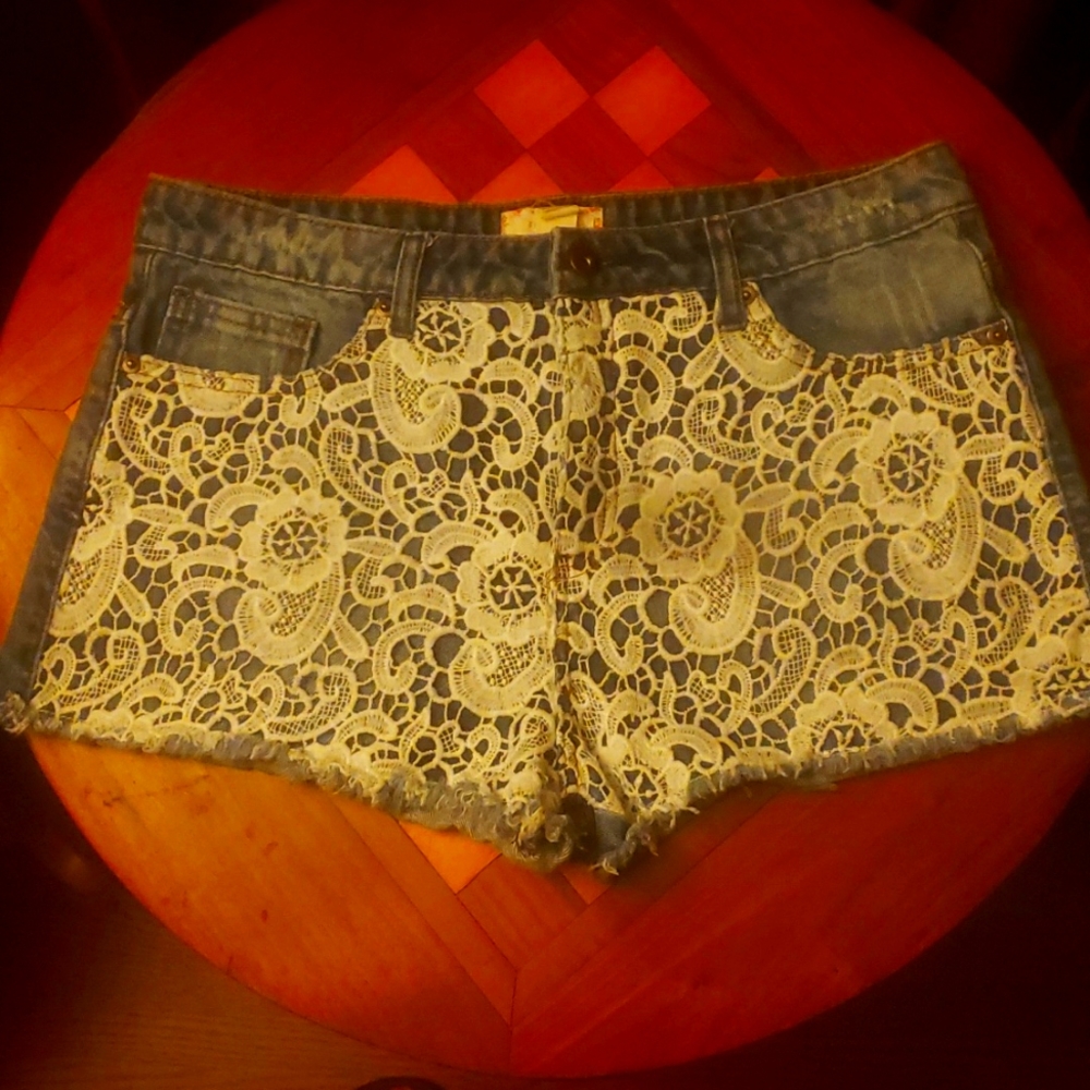 Women's  Forever 21 shorts size 30.